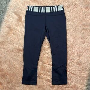 Lululemon Navy Blue‎ Cropped Legging Size 6